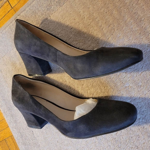 Size 7 - Nine West grey suede pumps with block heels - Picture 4 of 5